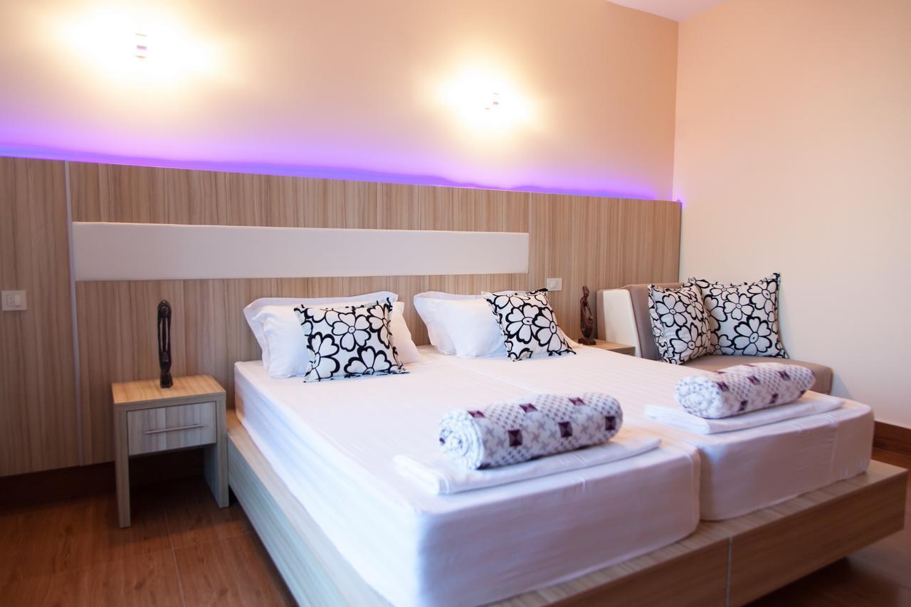 Hotel Blue Moon Ulcinj Exterior foto