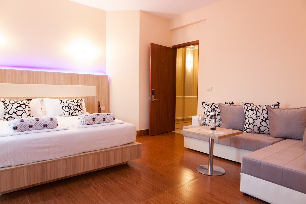 Hotel Blue Moon Ulcinj Exterior foto
