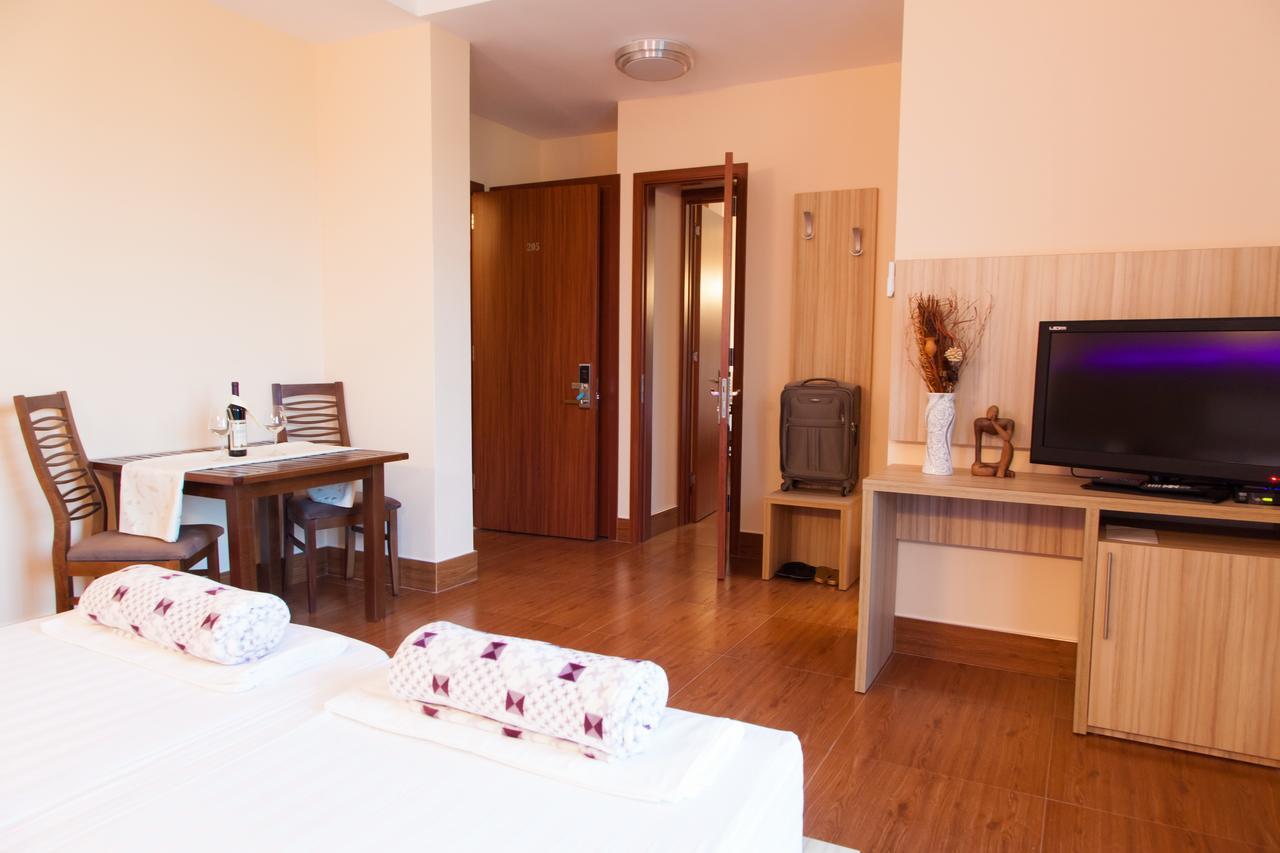 Hotel Blue Moon Ulcinj Exterior foto