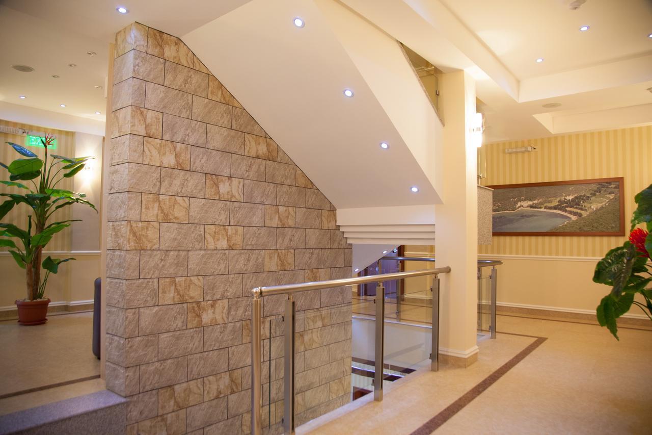 Hotel Blue Moon Ulcinj Exterior foto