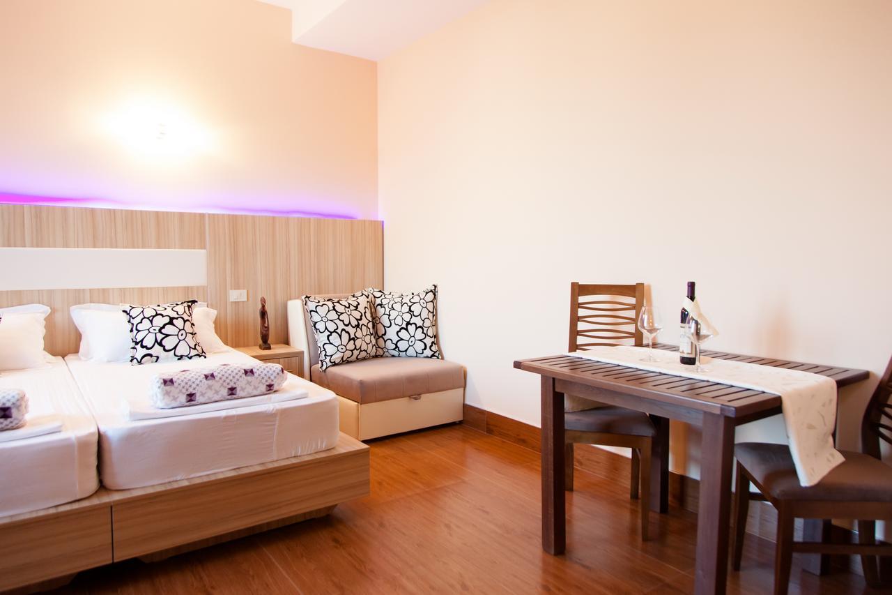 Hotel Blue Moon Ulcinj Exterior foto