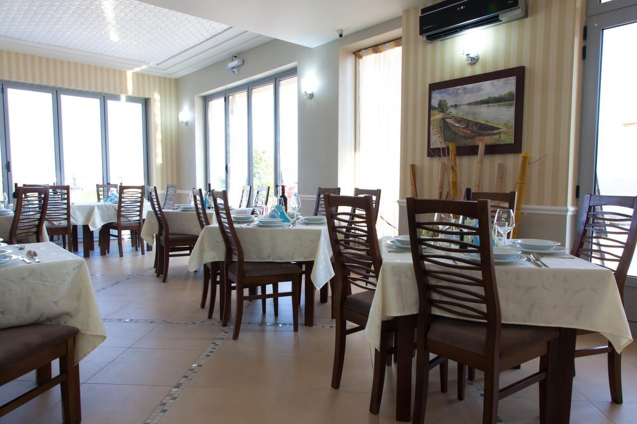 Hotel Blue Moon Ulcinj Exterior foto